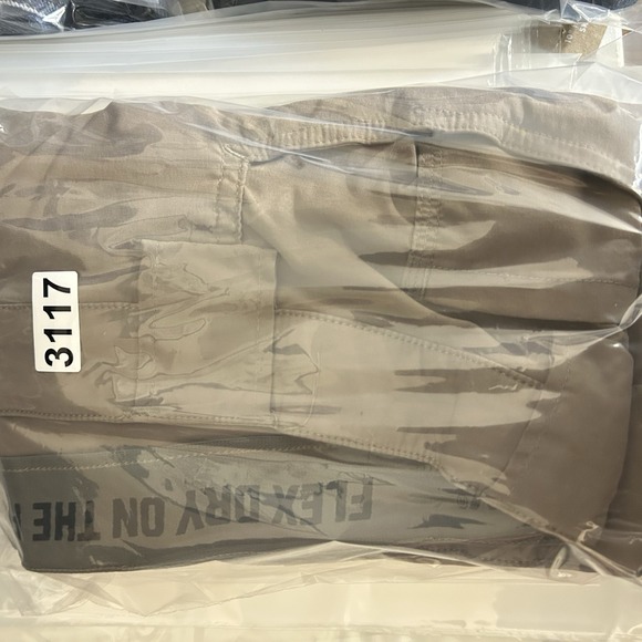 Duluth Trading Cargo Pants Mens 44x30 Beige Flex Dry On The Fly Performance - Picture 16 of 16